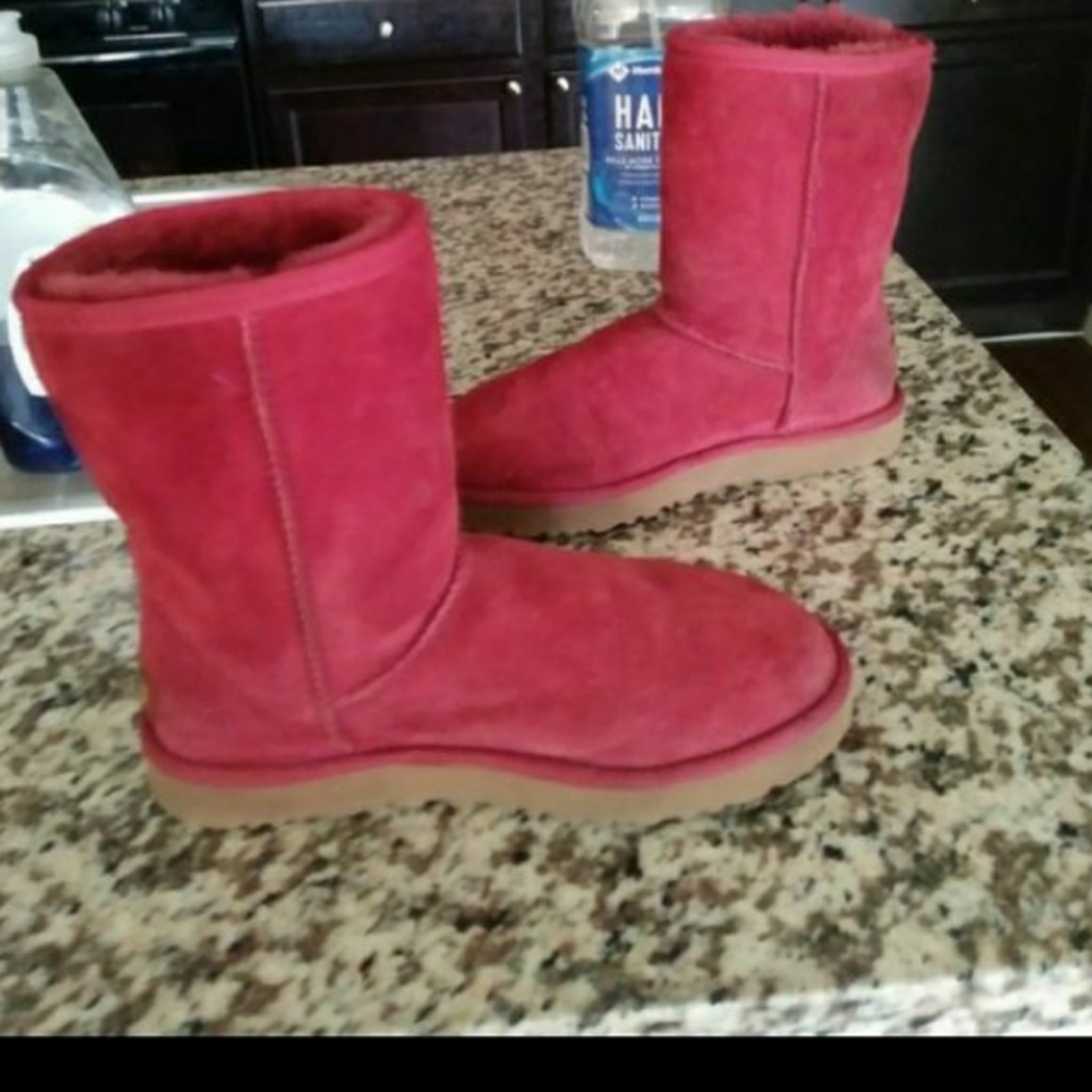Women's Size 7 Fuschia Pink UGG BOOTS!!